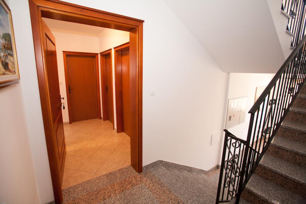Apartments Bogovic Malinska Esterno foto